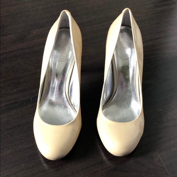 Nude Jessica Simpson heels - Picture 1 of 5